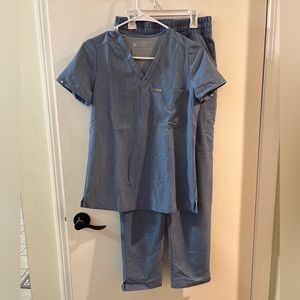 Gently Used Figs Scrub Set